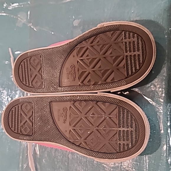 Pink low top converse - Picture 2 of 4